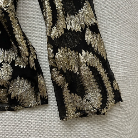 Kaktus Black and Gold Patterned Blouse Long Sleeve (M) - Picture 4 of 5